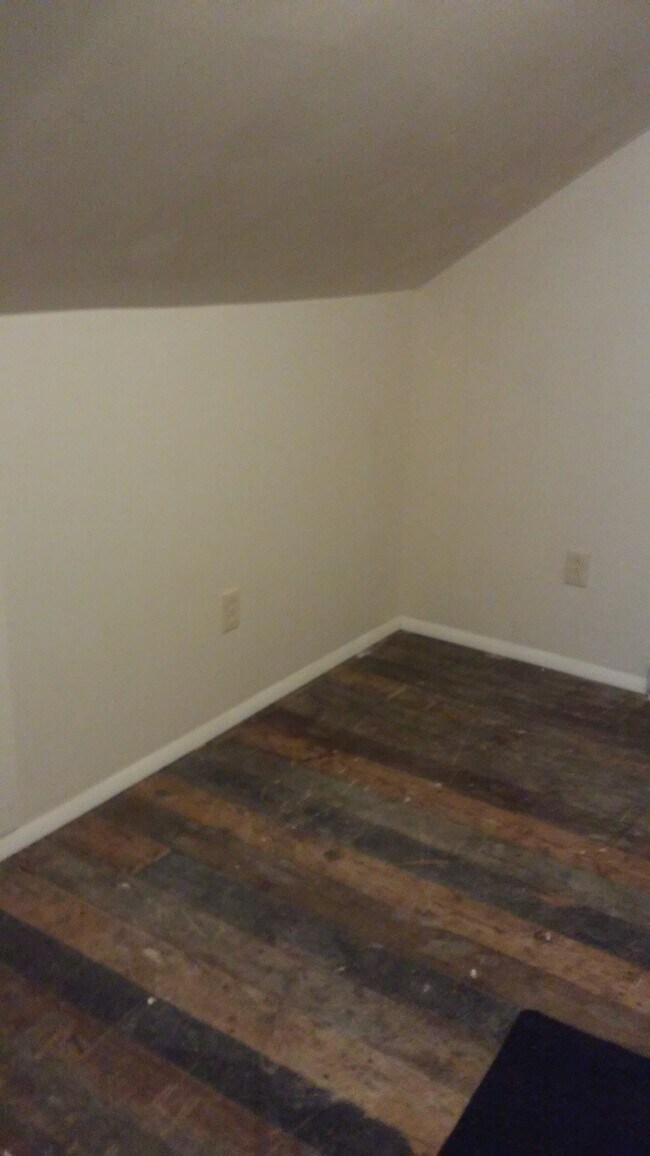 up stairs bedroom/ storage - 905 State Fair Blvd