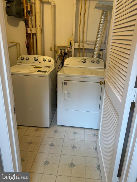 Building Photo - 44244 Mossy Brook Square