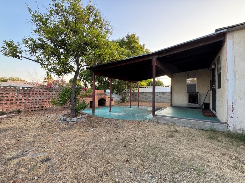 Perfect Backyard for Pets or Parties! - 11050 Keswick St