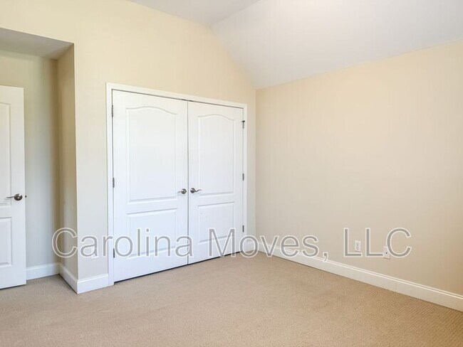 Building Photo - 745 Charleston Pl