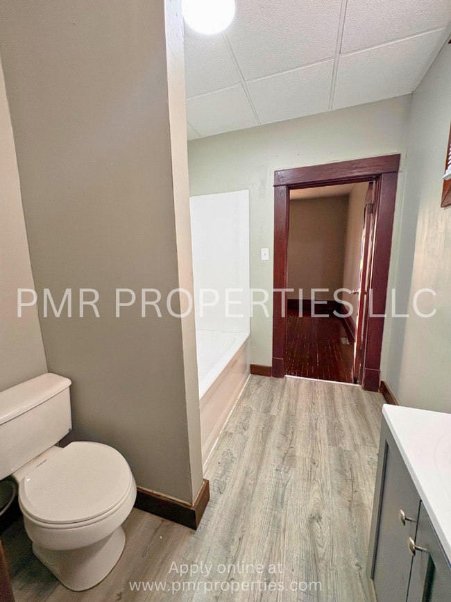 Building Photo - 3 Bedrooms/1 Bathroom House