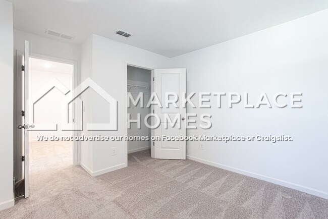 Building Photo - 124 Harpy Dr