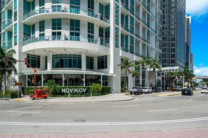 Building Photo - 300 S Biscayne Blvd