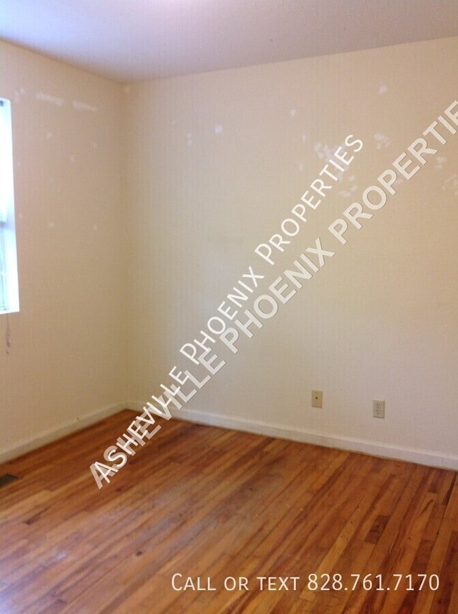 Building Photo - 15 Ezelle St
