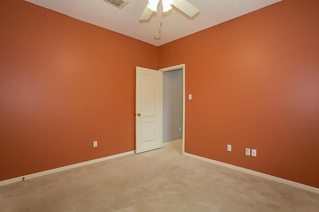 Building Photo - 6105 Jordan Dr