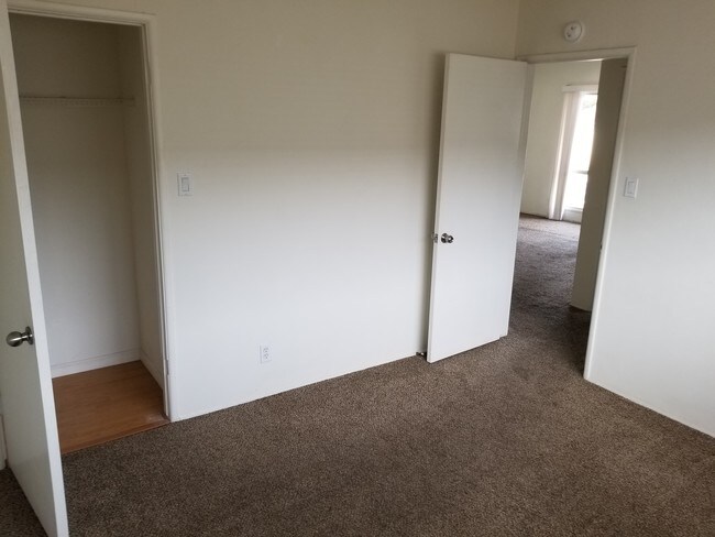 BR 2 - 1306 Manhattan Beach Blvd