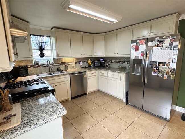 Building Photo - 1451 E 33rd St