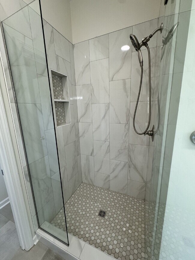 Building Photo - Stunning Move-In Ready Home in Hendersonville – Minutes from Old Hickory Lake!