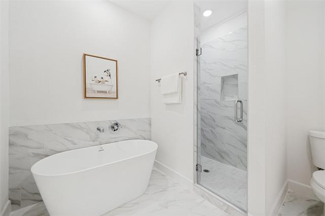Building Photo - 5609 Woodlands Dr
