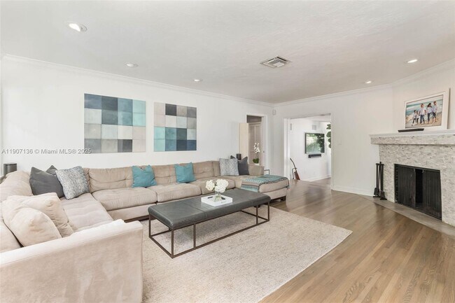 Building Photo - 9240 SW 69th Ct