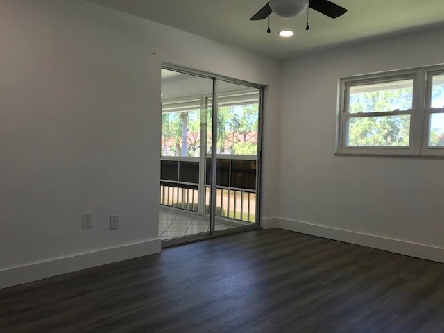 Building Photo - 200 Valley Stream Dr