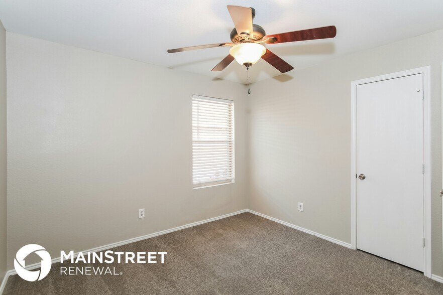 Building Photo - 1111 Antoinette Dr