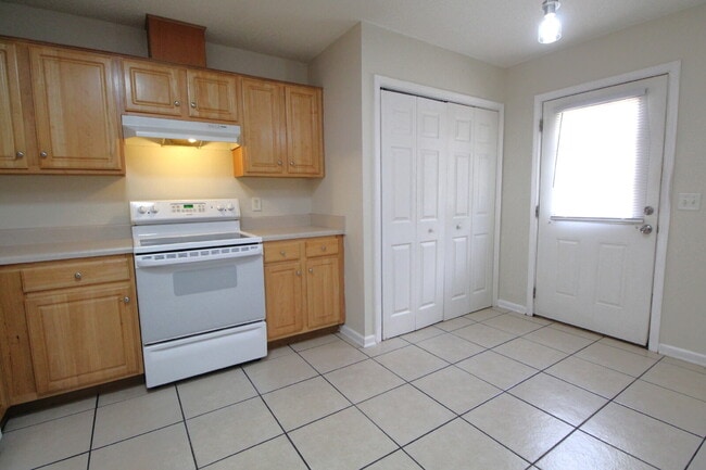 Building Photo - 2-Bed, 2-Bath Brick Duplex Near NAS Whitin...