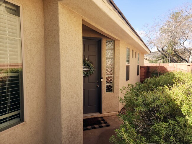 Building Photo - 945 N Slow Creek Ln