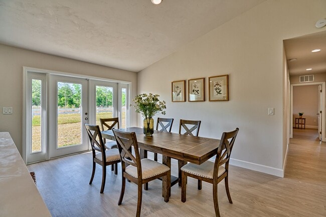 Building Photo - NEW HOME! 3/2  in Hawthorne