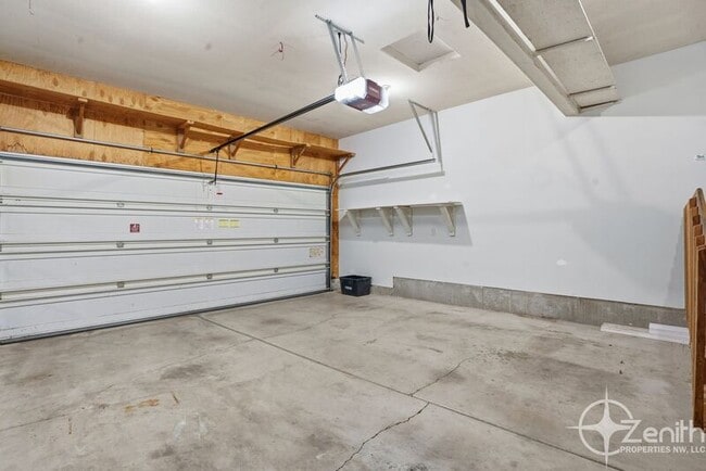 Building Photo - 5322 NE 69th Cir