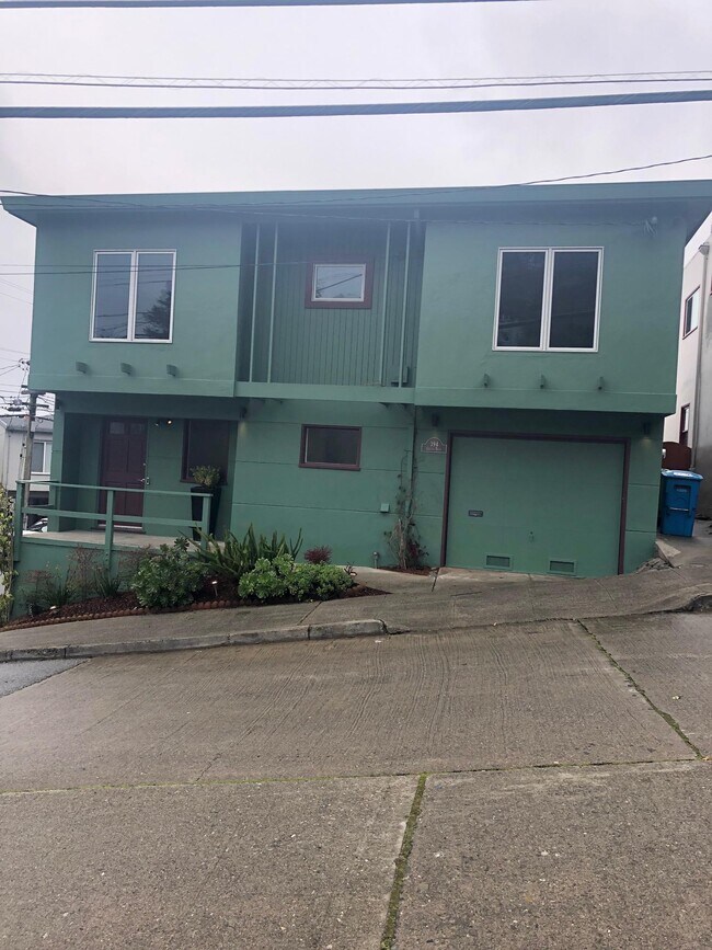 Building Photo - 394 Cresta Vista Dr