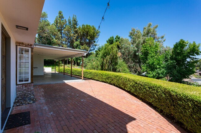 Building Photo - Georgian Colonial in Mt Helix
