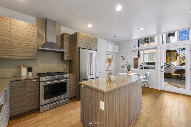 Building Photo - 4027 California Ave SW