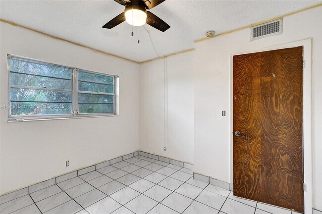 Building Photo - 5551 SW 57th St