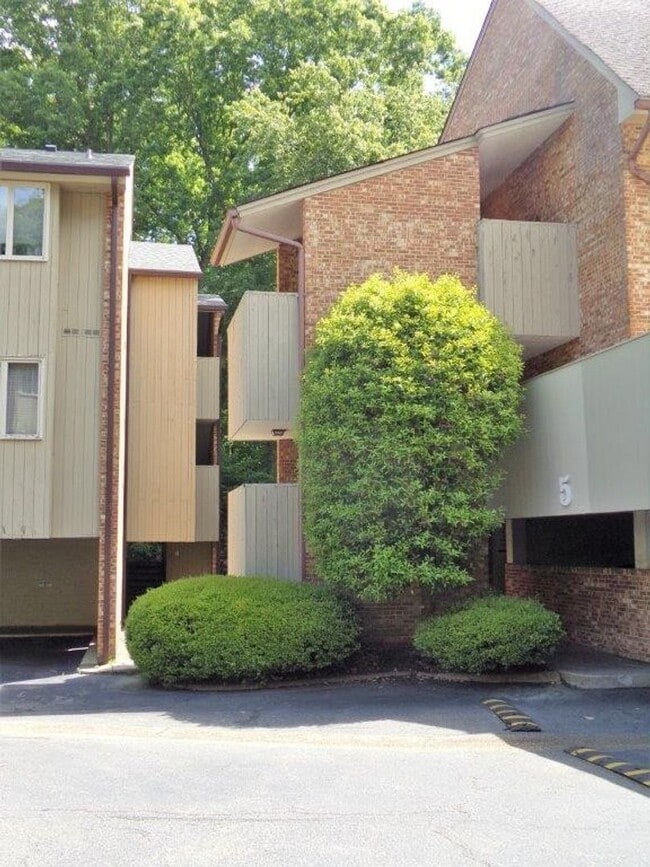 Building Photo - 376 Merrimac Trail