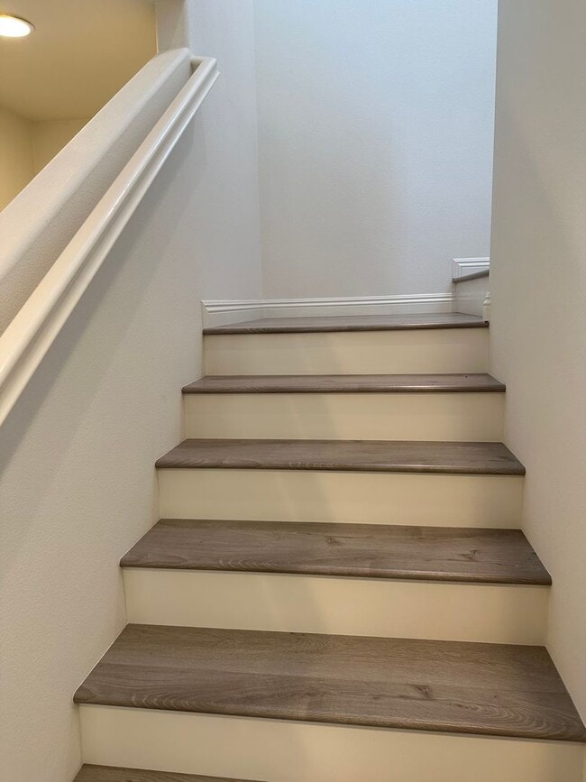 Building Photo - 3 bed  + Loft / 3.5 bath in Placentia, Ora...