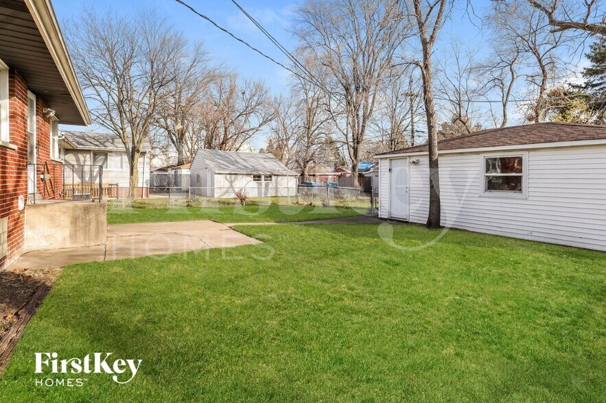 Building Photo - 461 Clyde Ave