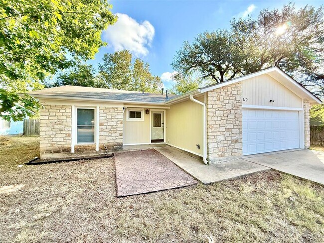 Building Photo - 710 Riverwood Dr