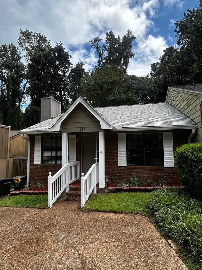 Primary Photo - Gorgeous Freshly Remodeled 2 Bedroom 2 Bat...