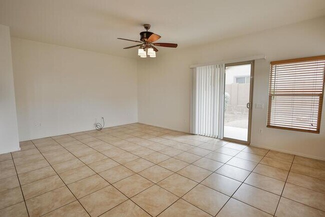 Building Photo - 831 W Calle Valenciana