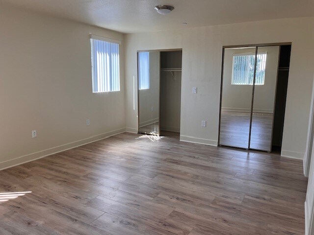 Building Photo - 154 E 99th St