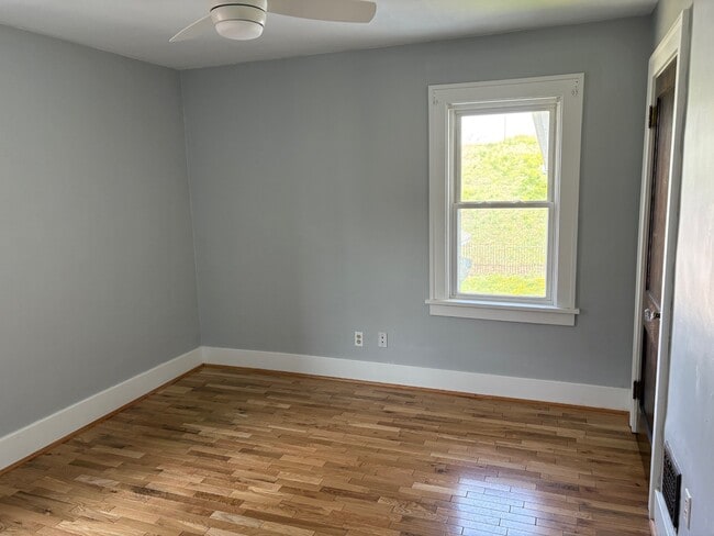 Building Photo - 448 W 28th St