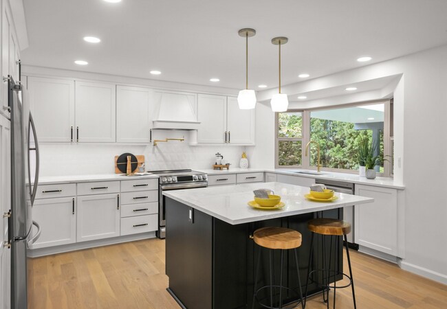 Building Photo - 15590 NW Norwich Cir