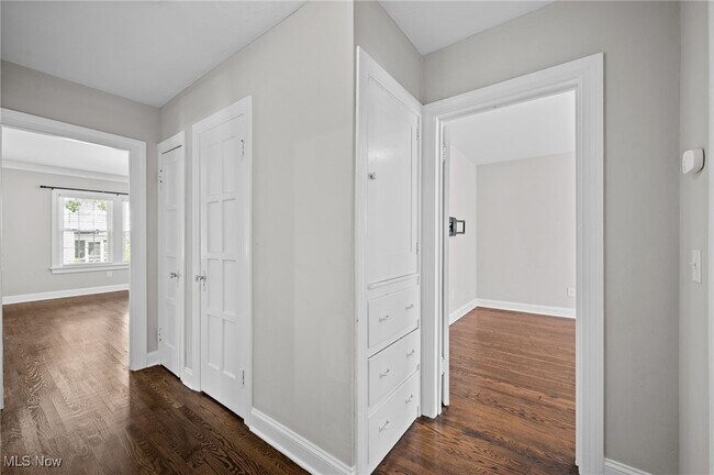 Building Photo - 3595 Glencairn Rd