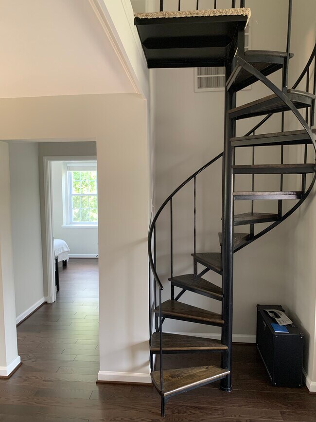 Building Photo - 2 Bed, 1 Bath Condo