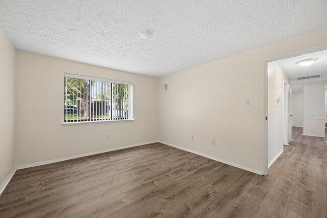 Building Photo - 501 Heather Ridge Dr