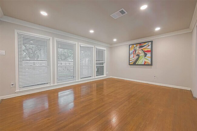 Building Photo - 5238 Beechnut St