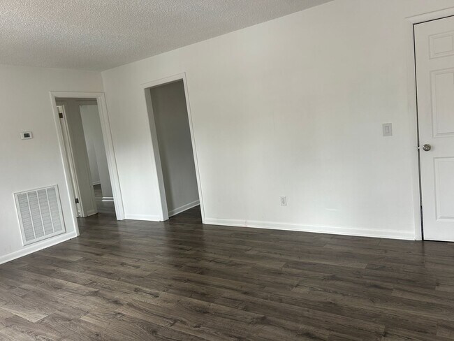 Building Photo - 4758 Trenton Dr