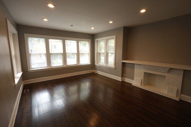 Building Photo - 5653 N Talman Ave