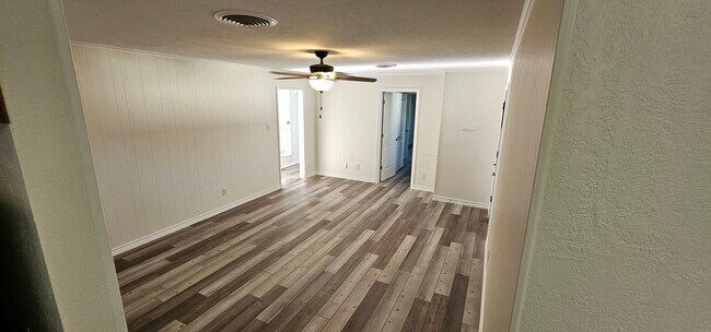 Building Photo - 1401 E Sherman Dr