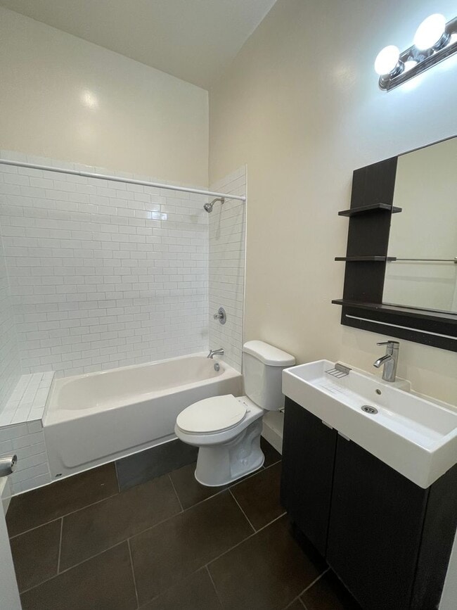 Building Photo - 1/2 Off First Month's Rent, 6Bdrm, 3Bath