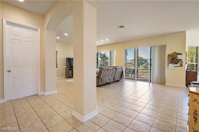 Building Photo - 4 br, 3 bath House - 12319 NW 77th Mnr
