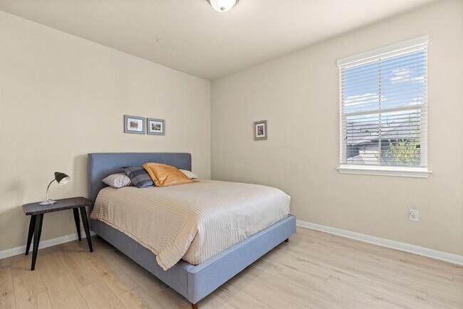 Building Photo - 2880 Donnell Dr