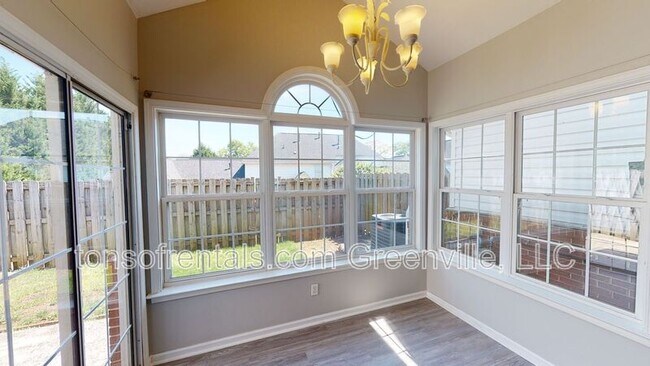 Building Photo - 524 Cliffview Ct