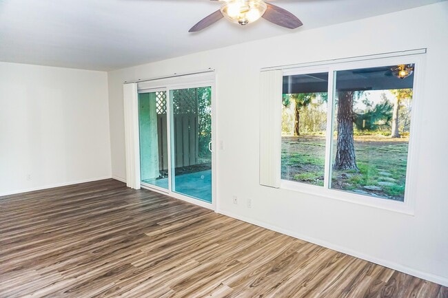 Building Photo - AVAILABLE NOW! STUNNING 3BD/2.5BA TOWNHOUS...