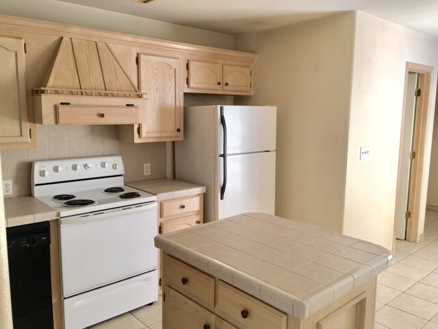 Building Photo - 2408 N I St