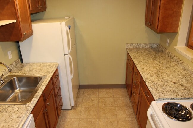 Building Photo - TRENT 566