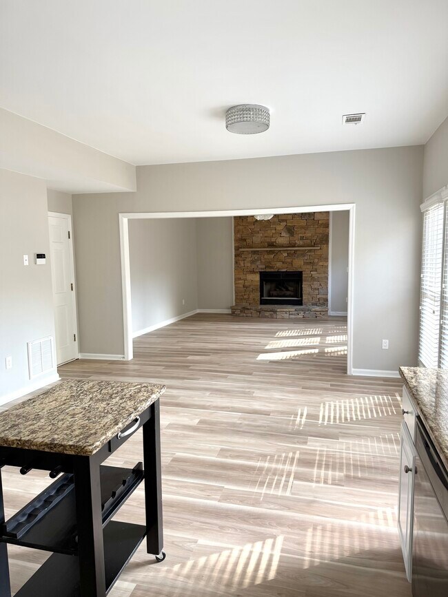 Building Photo - 1601 Willow Way