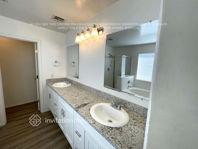 Building Photo - 13446 W Keim Dr