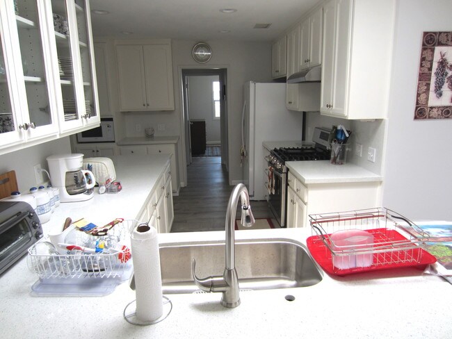 Building Photo - 4810 Loukelton Way